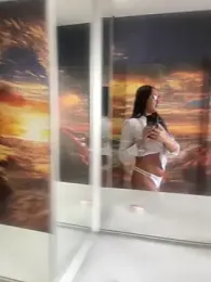 LaraDivine_ webcam model stream image