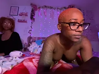 VixenCapri webcam model stream image
