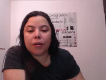 hidden_tinna webcam model stream image