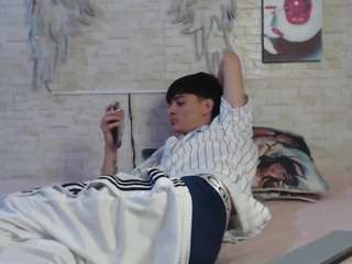 axelmilokairodyerear webcam camsoda model stream image