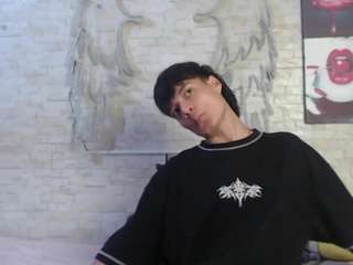 axelmilokairodyerear webcam model stream image