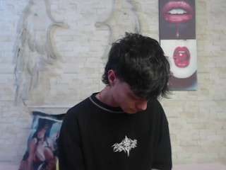 axelmilokairodyerear webcam model stream image