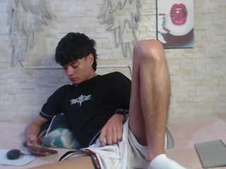 axelmilokairodyerear webcam model stream image