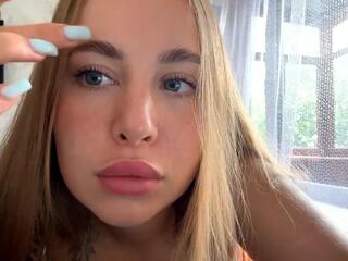 Mimi Petitte webcam model stream image