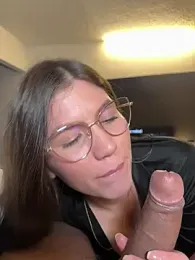 AmelieLaurent_ webcam model stream image