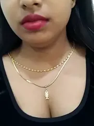 Maahhii_2 webcam model stream image