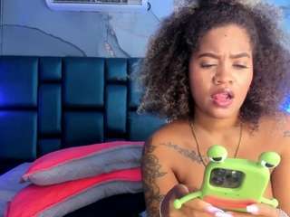 riri-brunnete webcam model stream image