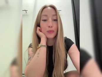 Chloee webcam model stream image