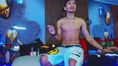 SkinnycuteAlyer webcam model stream image