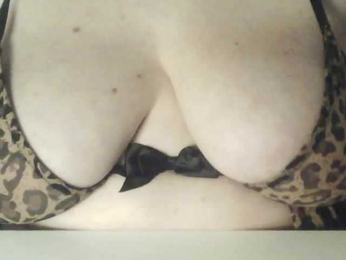 peachyshow webcam bongacams model stream image