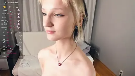 LynneElin webcam model stream image