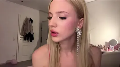 Alicekittyy webcam stripchat model stream image
