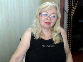 EvelynLoveShy webcam model stream image
