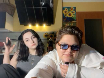 cute2girlscam webcam bongacams model stream image