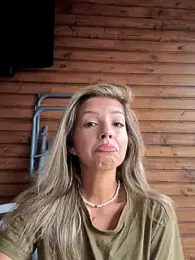 SoniaDeviis webcam model stream image