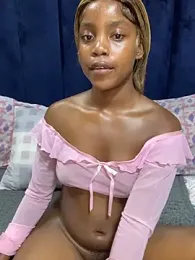 Littlebunny33 webcam stripchat model stream image
