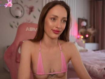 MilaLuxury webcam bongacams model stream image