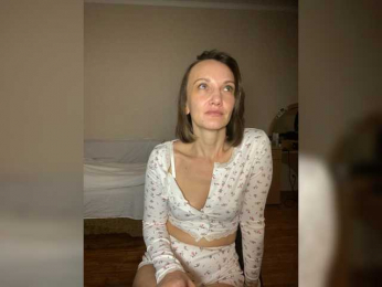 Monro webcam model stream image