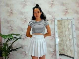 flirty-aura webcam model stream image