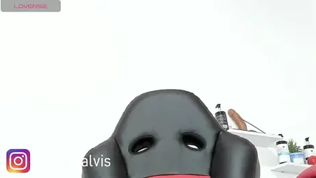 Kloe-squirts webcam model stream image