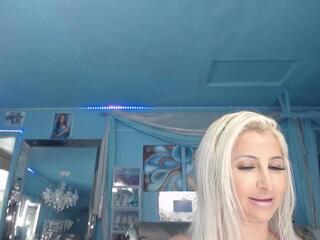 Adrianna Fox webcam model stream image