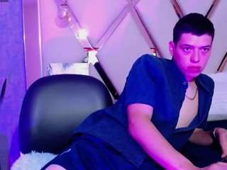 domiinate webcam model stream image