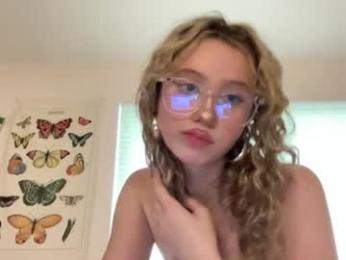 luvvlea webcam model stream image