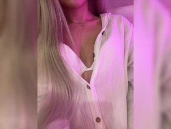 To_contemplate webcam bongacams model stream image