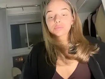 KayleeBella webcam model stream image