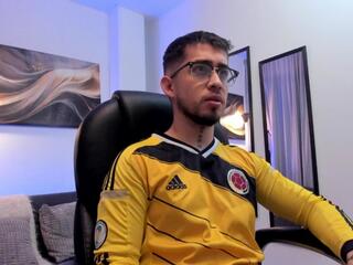 Tommas Johnson webcam model stream image