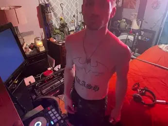 trash4cash webcam model stream image