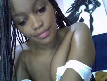 PrettyBambi webcam model stream image