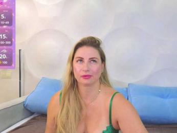 Lolomure webcam model stream image