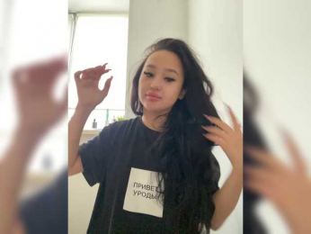 SonyaLess webcam model stream image
