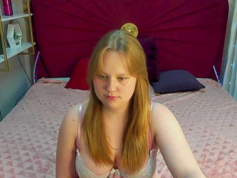 CrystallPaws webcam model stream image