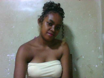 Elinah webcam model stream image