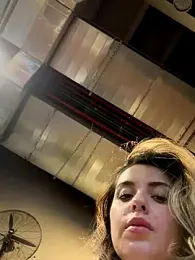 Alirawrz webcam model stream image