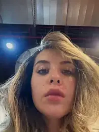 Alirawrz webcam model stream image