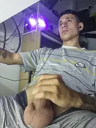 aronmax_ webcam preview