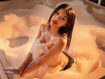 LeylaMonet webcam model stream image