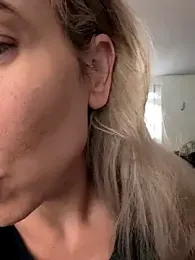 NaomiAndFriends webcam model stream image