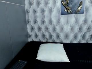 Nicol Breams webcam model stream image