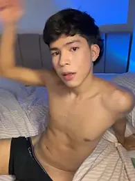 GoldenBenn webcam model stream image