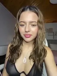 Sofia18_pinkk webcam model stream image
