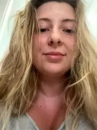 curvyflawless webcam model stream image