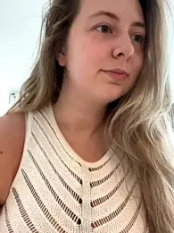 curvyflawless webcam model stream image
