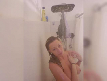 Shellbelle webcam model stream image