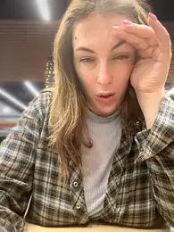 MommmyYummy webcam model stream image