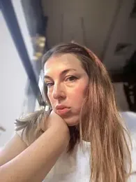 MommmyYummy webcam model stream image