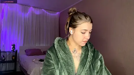 VelvetMiley webcam model stream image